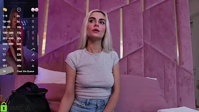 Snapshot of SelenaDaze chatting on 11/28/25, 06:27 SelenaDaze online show from 11/28/25, 06:27