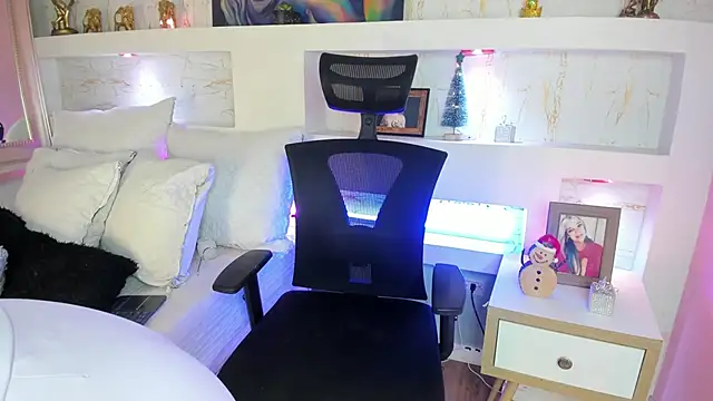 Snapshot of NicoleDiior chatting on 11/27/25, 02:30 NicoleDiior online show from 11/27/25, 02:30