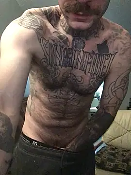 Snapshot of BlueCollarTattoos chatting on 07/05/26, 07:37 BlueCollarTattoos online show from 07/05/26, 07:37