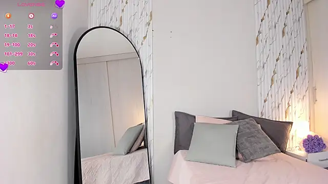 Snapshot of MissVioleet_ chatting on 04/16/26, 05:58 MissVioleet online show from 04/16/26, 05:58
