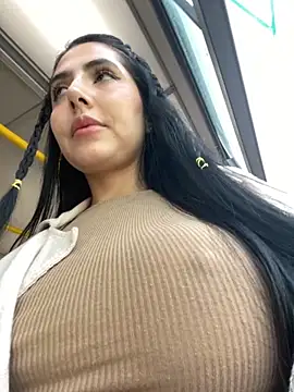 Snapshot of oh_nina chatting on 09/11/25, 09:04 oh nina online show from 09/11/25, 09:04