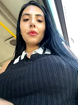 Snapshot of oh_nina chatting on 09/25/25, 09:18 oh nina online show from 09/25/25, 09:18