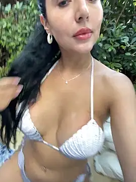 Snapshot of oh_nina chatting on 10/08/25, 10:18 oh nina online show from 10/08/25, 10:18