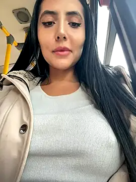 Snapshot of oh_nina chatting on 10/16/25, 10:11 oh nina online show from 10/16/25, 10:11