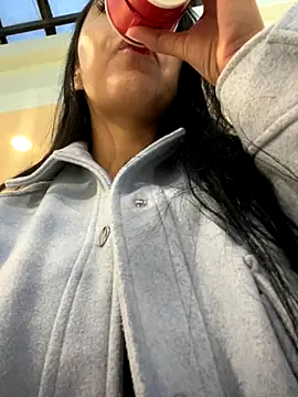 Snapshot of oh_nina chatting on 10/28/25, 10:45 oh nina online show from 10/28/25, 10:45