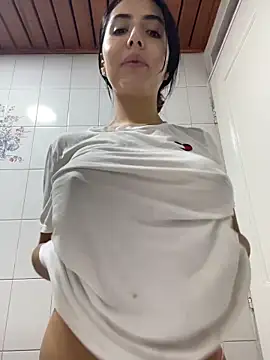 Snapshot of oh_nina chatting on 04/19/26, 12:33 oh nina online show from 04/19/26, 12:33