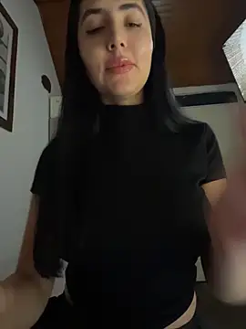 Snapshot of oh_nina chatting on 06/14/26, 12:19 oh nina online show from 06/14/26, 12:19