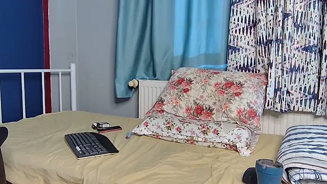 Snapshot of flydirty chatting on 11/28/25, 10:51 flydirty online show from 11/28/25, 10:51
