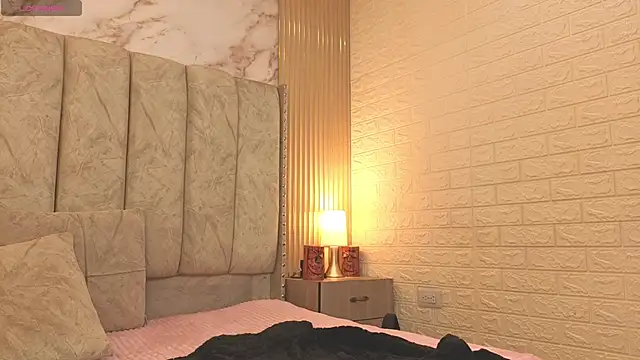 kiarazafira online show from 10/15/25, 11:10