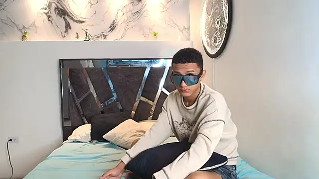 TWINKS FRIENDS online show from 11/11/25, 07:41