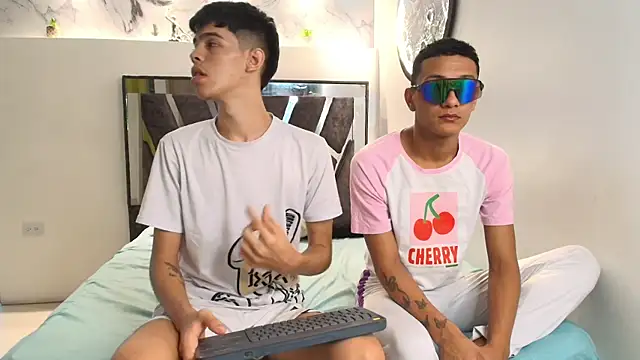 TWINKS FRIENDS online show from 11/12/25, 07:31