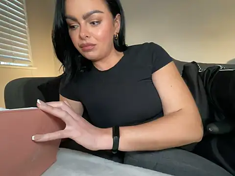 Snapshot of FrancescaXO chatting on 04/21/26, 06:55 FrancescaXO online show from 04/21/26, 06:55