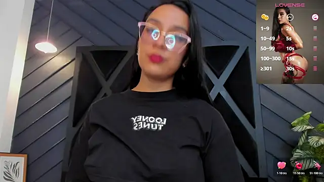 zoe martins  online show from 10/25/25, 05:30