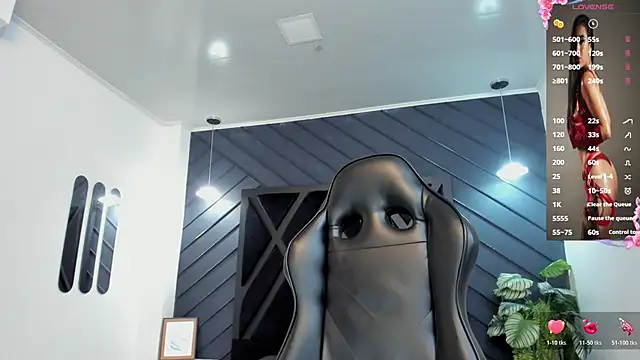 zoe martins  online show from 12/02/25, 05:19