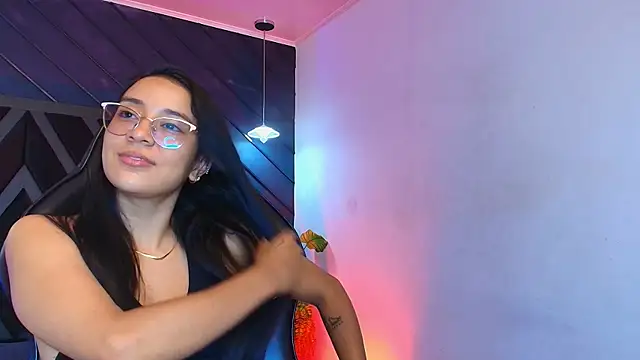 Snapshot of zoe_martins_ chatting on 04/18/26, 05:28 zoe martins online show from 04/18/26, 05:28