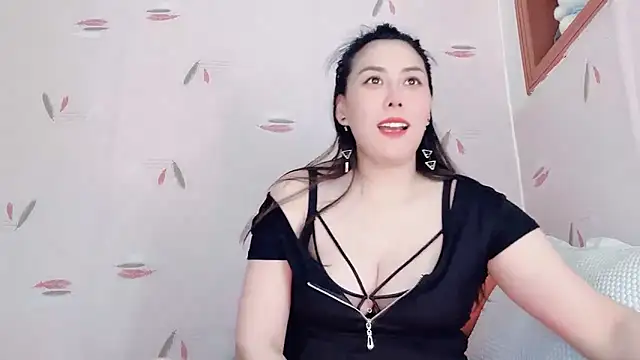 Snapshot of Eve5215 chatting on 09/19/25, 04:07 Eve5215 online show from 09/19/25, 04:07