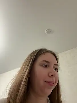 Snapshot of EvaAkins chatting on 04/03/26, 08:51 EvaAkins online show from 04/03/26, 08:51