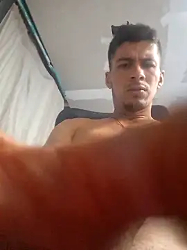 Snapshot of piterrr_hot chatting on 11/27/25, 06:04 piterrr hot online show from 11/27/25, 06:04