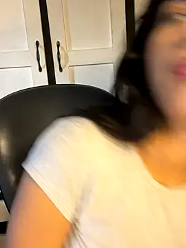 chicachocolate01 online show from 11/03/25, 06:31