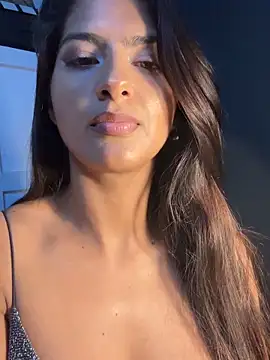 chicachocolate01 online show from 02/02/26, 04:11