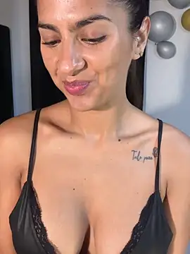 chicachocolate01 online show from 04/02/26, 09:34