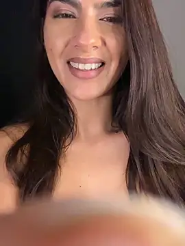 chicachocolate01 online show from 05/17/26, 04:32
