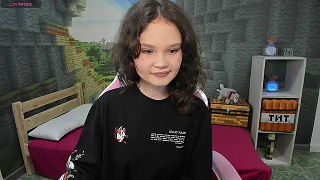 EmilyChaves online show from 09/27/25, 04:56