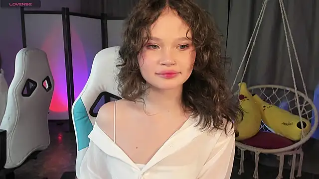 EmilyChaves online show from 10/10/25, 02:27