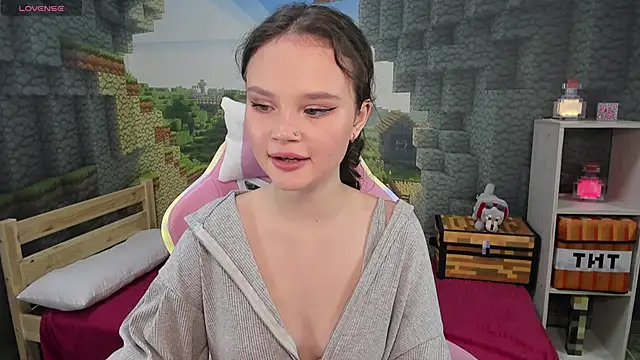 EmilyChaves online show from 10/18/25, 03:57