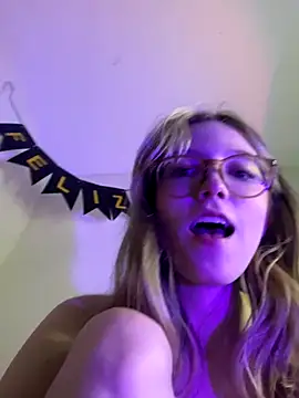 Snapshot of ReenKitty chatting on 10/11/25, 07:51 ReenKitty online show from 10/11/25, 07:51