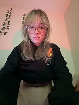 Snapshot of ReenKitty chatting on 12/02/25, 04:40 ReenKitty online show from 12/02/25, 04:40