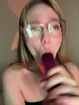 Snapshot of ReenKitty chatting on 12/17/25, 05:13 ReenKitty online show from 12/17/25, 05:13