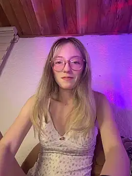 Snapshot of ReenKitty chatting on 03/20/26, 05:23 ReenKitty online show from 03/20/26, 05:23