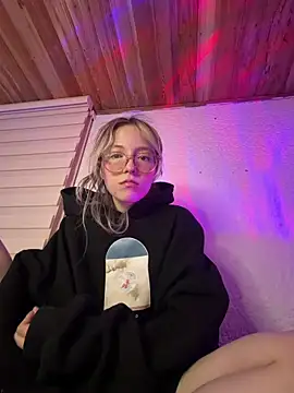 Snapshot of ReenKitty chatting on 03/21/26, 08:41 ReenKitty online show from 03/21/26, 08:41