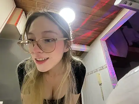 Snapshot of ReenKitty chatting on 04/19/26, 03:17 ReenKitty online show from 04/19/26, 03:17