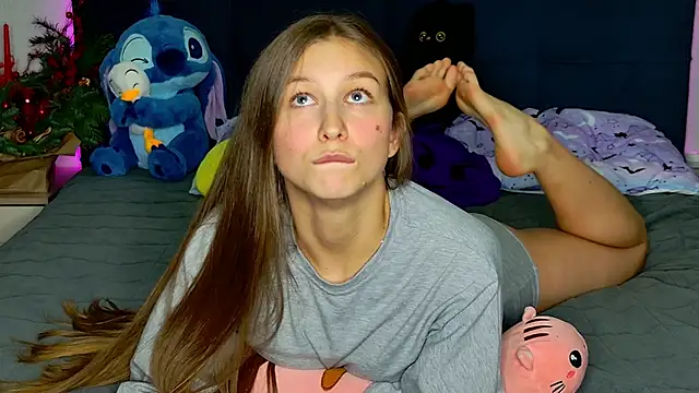 Snapshot of MissEmilyMiller chatting on 12/22/25, 07:33 MissEmilyMiller online show from 12/22/25, 07:33