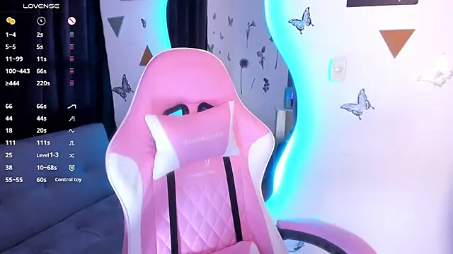 luciamature  online show from 11/26/25, 09:05