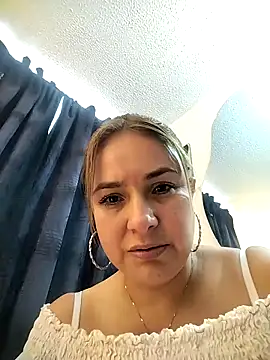 Snapshot of luciamature_ chatting on 02/05/26, 09:41 luciamature online show from 02/05/26, 09:41