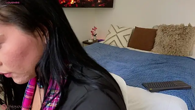 Evelyn  16 online show from 11/29/25, 02:31