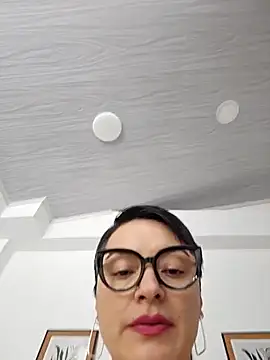 Daniela Leonn online show from 09/18/25, 07:27