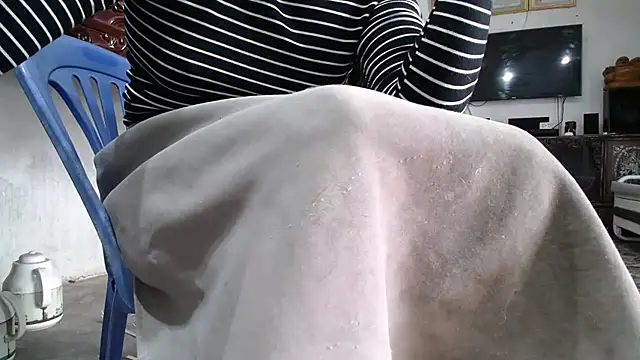 Snapshot of Elisa24 chatting on 11/22/25, 01:26 Elisa24 online show from 11/22/25, 01:26