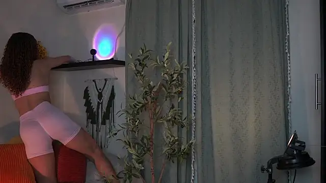 isabella-garcia- online show from 11/14/25, 08:07