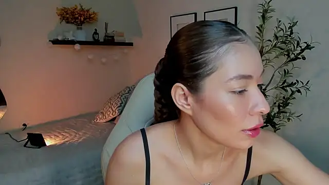 isabella-garcia- online show from 04/16/26, 02:45