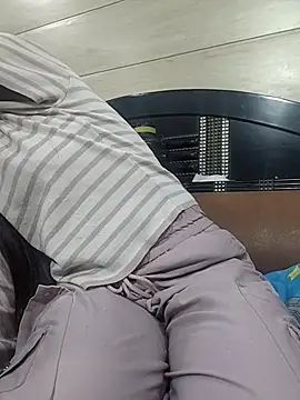 Snapshot of dollysapna1 chatting on 01/15/26, 04:11 dollysapna1 online show from 01/15/26, 04:11