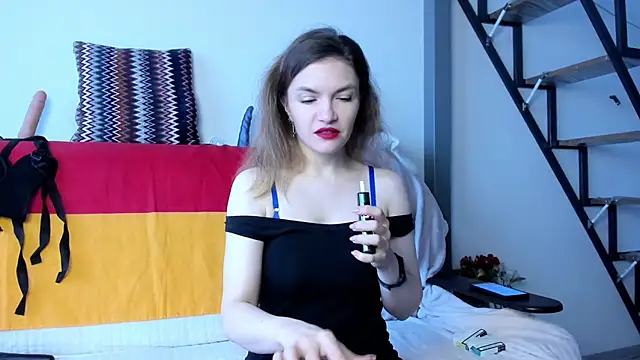 Snapshot of Katherine_Twilight chatting on 02/02/25, 07:30 Katherine Twilight online show from 02/02/25, 07:30