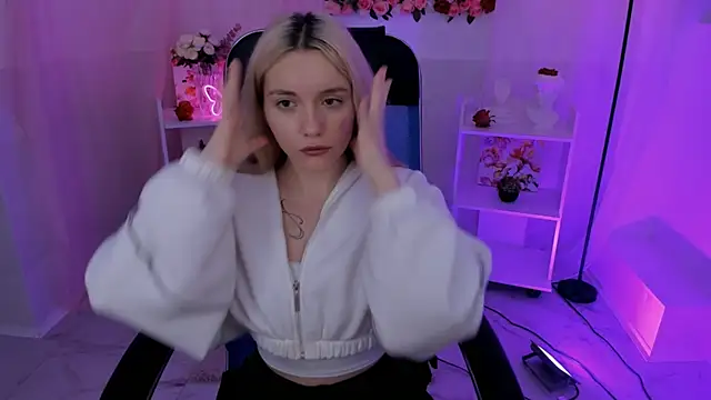 AuroraWrenfield online show from 09/23/25, 05:10