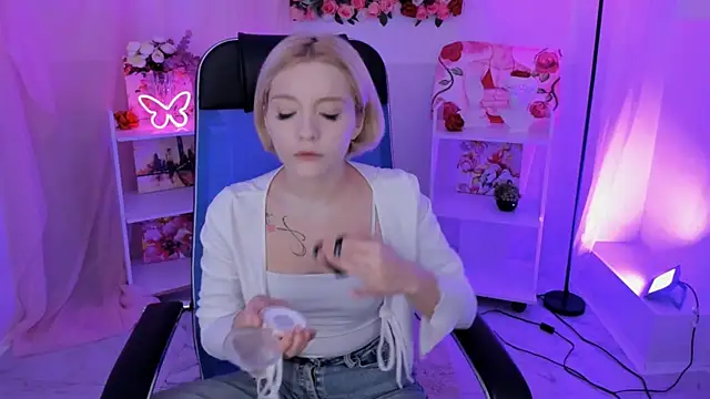 AuroraWrenfield online show from 10/30/25, 10:27