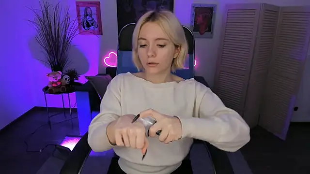 AuroraWrenfield online show from 11/26/25, 04:24