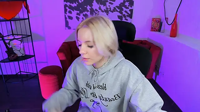 AuroraWrenfield online show from 12/18/25, 12:27