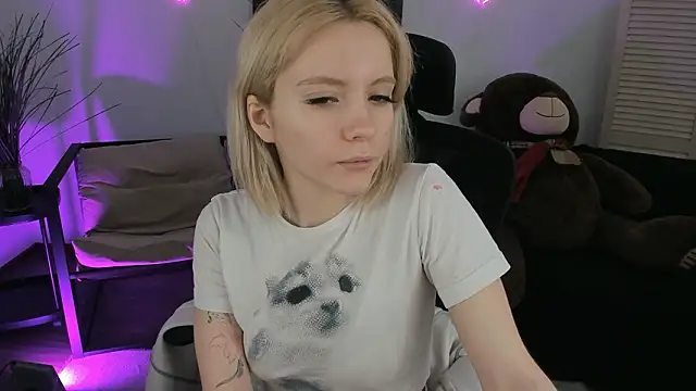 AuroraWrenfield online show from 03/06/26, 04:20